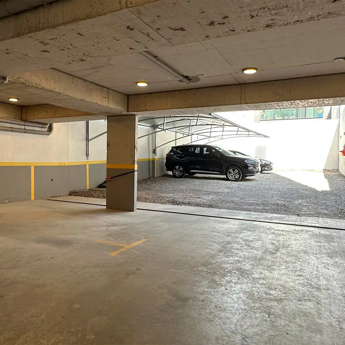 Cochera cubierta fija en planta baja