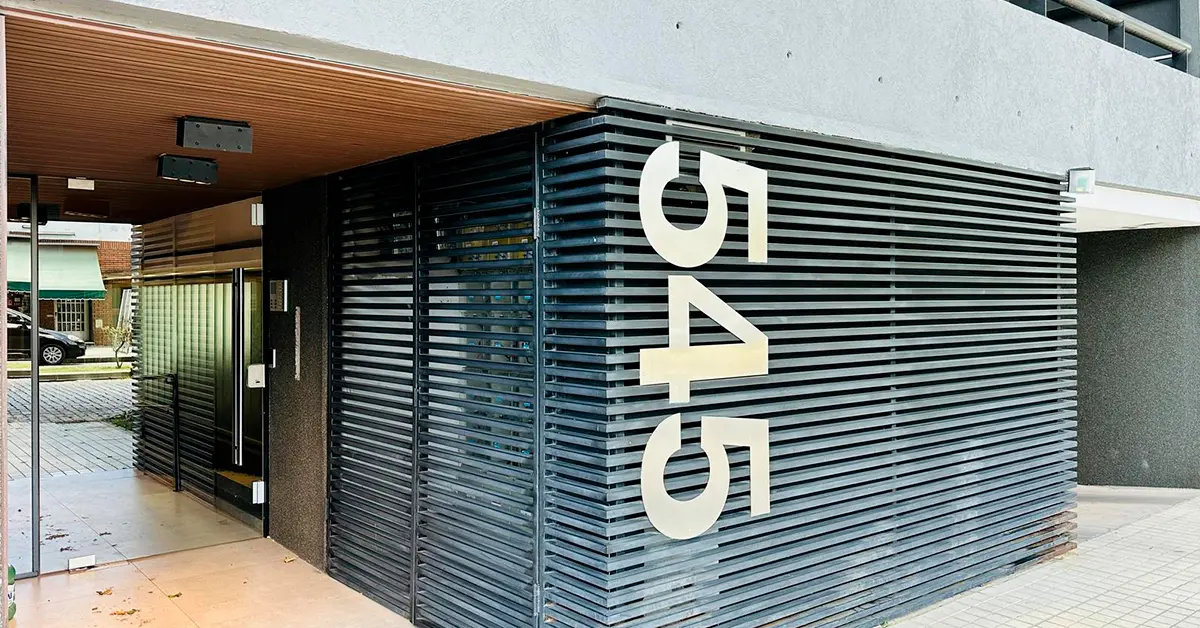 Fachada del edificio Larrazabal 545