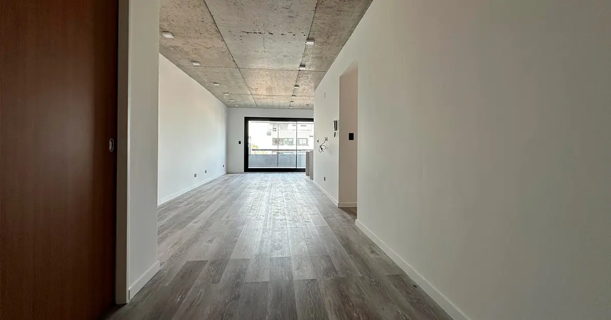 Living con salida al balcón terraza